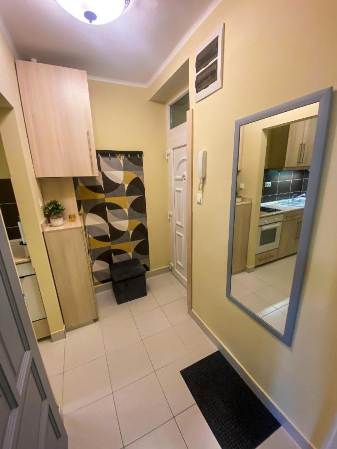 Fresh Smartly Designed Studio Flat & Sunny Balcony Budapest Exterior photo